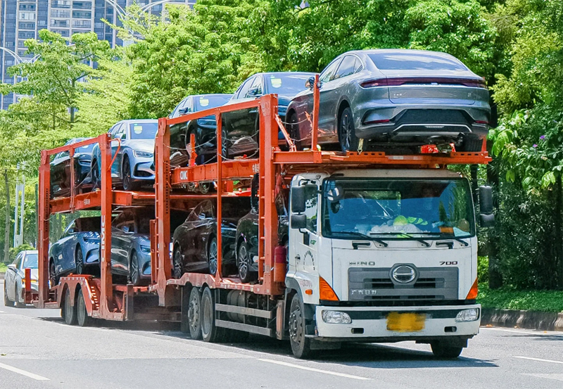 我们汽车托运，以安全、可靠、便捷、经济的优质服务，为您提供全新的出行选择。无论是异地购车、搬家、自驾游，还是车辆维修，我们都能满足您的多样化需求。